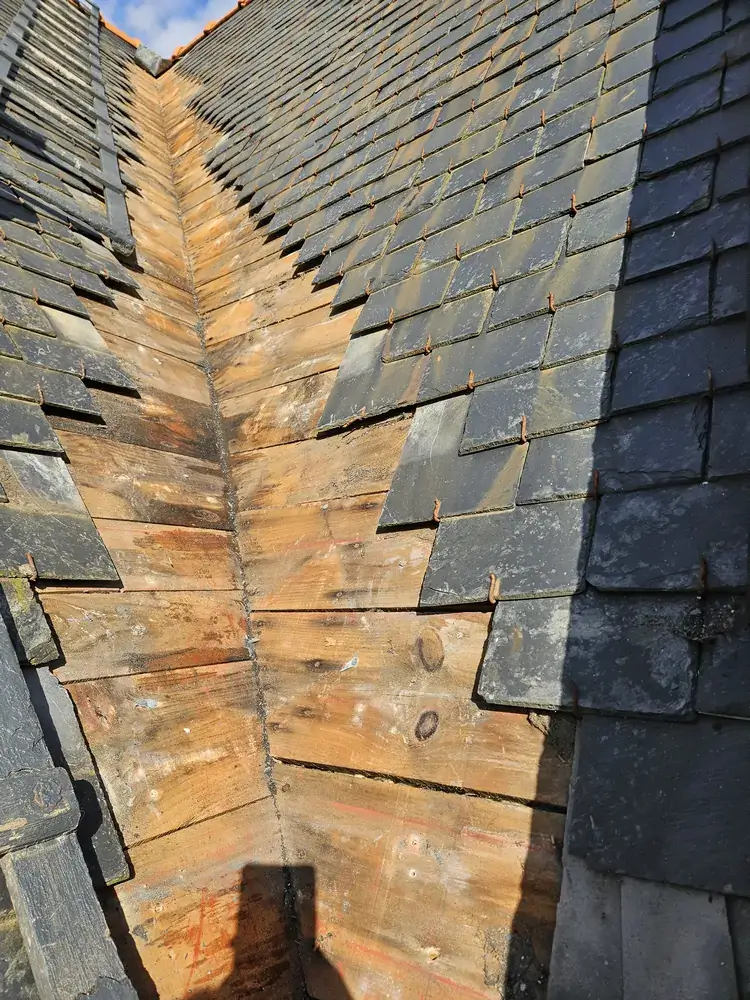 Charpente bois en cours de rénovation dans le Finistère